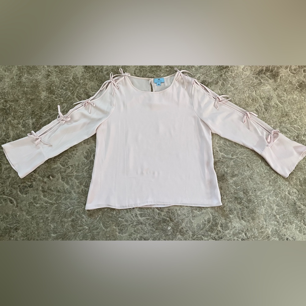 Cece women’s pink long sleeve blouse size L exposed sleeves with bows. EUC